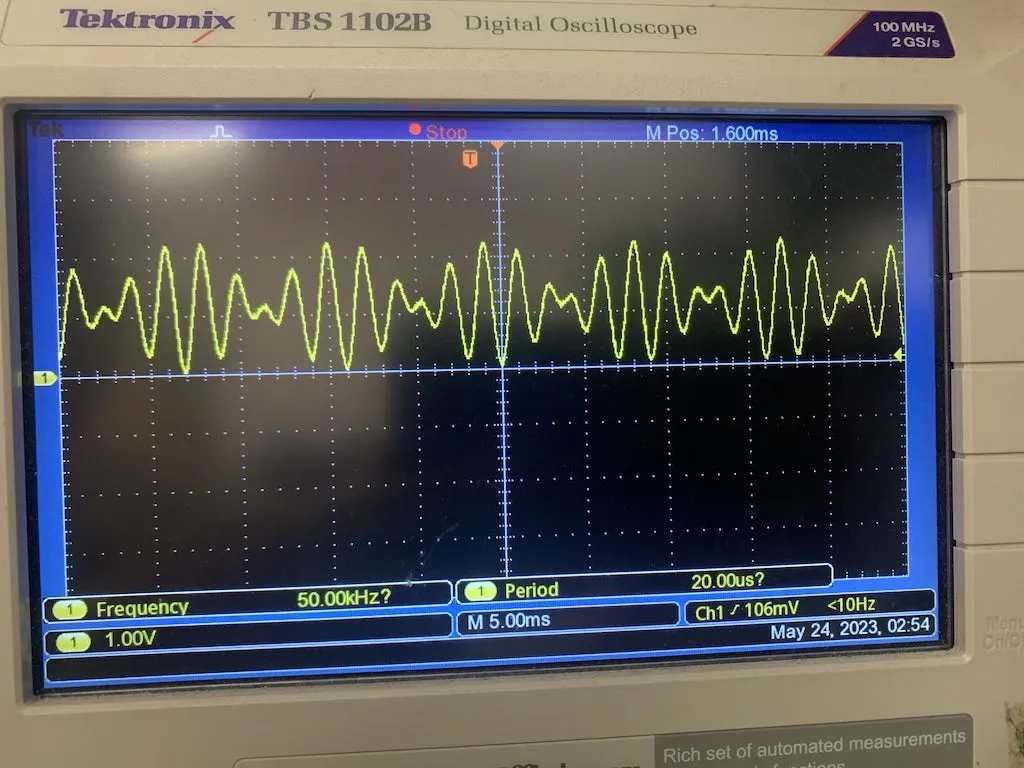 Picture of oscilloscope showing A major.